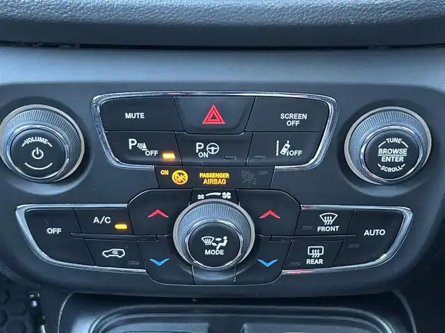 クライスラー・ジープ ジープ コンパス トレイルホーク 宮崎県 2020(令2)年 5.7万km グレー 純正メモリーナビ/・Bluetooth/・AM/FM/・AUX/・USB/・フルセグテレビ/キセノンヘッドランプ/・アダプティブクルーズコントロール/・前後コーナーセンサー/・ブラインドスポットモニター/・オートライト/・オートマチックハイビーム/・ダウンヒルアシストコントロール/・パーキングアシスト/・レーンキープアシスト/ブラックハーフレザーシート/ETC/純正フロアマット/純正17インチアルミホイール/プッシュスタート/スマートキー