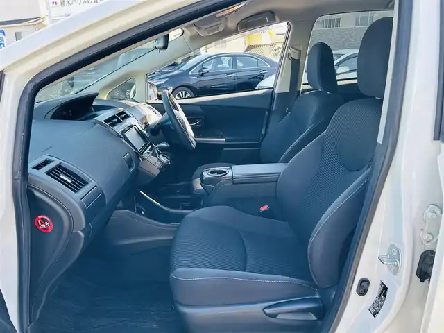 トヨタ プリウス α S 岡山県 2015(平27)年 11.8万km ホワイトパールクリスタルシャイン (株)IDOMが運営する【じしゃロン岡山店】の自社ローン専用車両です。こちらは現金またはオートローンご利用時の価格です。 自社ローンご希望の方は別途その旨お申し付け下さい/＊社外ナビ/＊フルセグ/＊バックカメラ/＊ETC/＊スペアキー/＊スマートキー/＊プッシュスタート