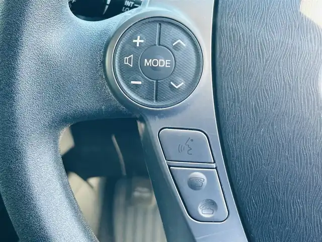 トヨタ プリウス α S 岡山県 2015(平27)年 11.8万km ホワイトパールクリスタルシャイン (株)IDOMが運営する【じしゃロン岡山店】の自社ローン専用車両です。こちらは現金またはオートローンご利用時の価格です。 自社ローンご希望の方は別途その旨お申し付け下さい/＊社外ナビ/＊フルセグ/＊バックカメラ/＊ETC/＊スペアキー/＊スマートキー/＊プッシュスタート