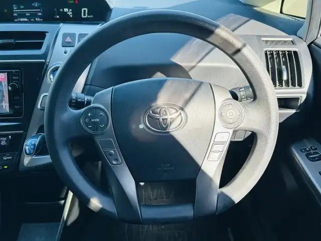 トヨタ プリウス α S 岡山県 2015(平27)年 11.8万km ホワイトパールクリスタルシャイン (株)IDOMが運営する【じしゃロン岡山店】の自社ローン専用車両です。こちらは現金またはオートローンご利用時の価格です。 自社ローンご希望の方は別途その旨お申し付け下さい/＊社外ナビ/＊フルセグ/＊バックカメラ/＊ETC/＊スペアキー/＊スマートキー/＊プッシュスタート