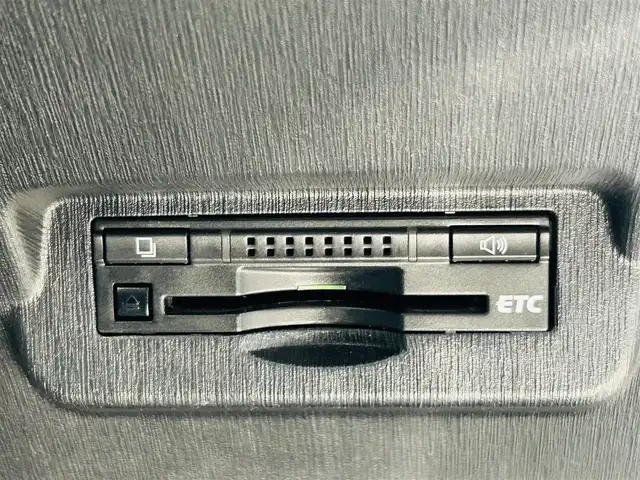 トヨタ プリウス α S 岡山県 2015(平27)年 11.8万km ホワイトパールクリスタルシャイン (株)IDOMが運営する【じしゃロン岡山店】の自社ローン専用車両です。こちらは現金またはオートローンご利用時の価格です。 自社ローンご希望の方は別途その旨お申し付け下さい/＊社外ナビ/＊フルセグ/＊バックカメラ/＊ETC/＊スペアキー/＊スマートキー/＊プッシュスタート