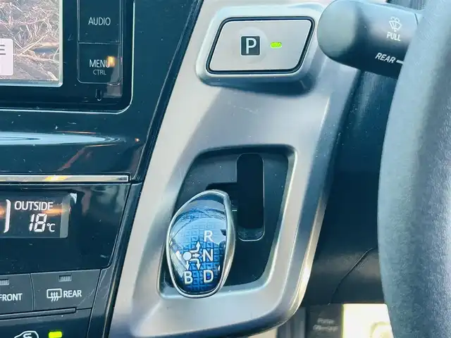 トヨタ プリウス α S 岡山県 2015(平27)年 11.8万km ホワイトパールクリスタルシャイン (株)IDOMが運営する【じしゃロン岡山店】の自社ローン専用車両です。こちらは現金またはオートローンご利用時の価格です。 自社ローンご希望の方は別途その旨お申し付け下さい/＊社外ナビ/＊フルセグ/＊バックカメラ/＊ETC/＊スペアキー/＊スマートキー/＊プッシュスタート