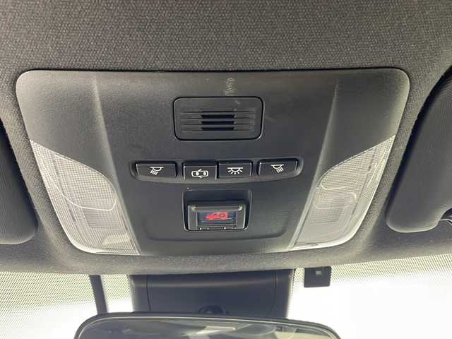 トヨタ カローラ スポーツ ハイブリッドG 沖縄県 2018(平30)年 3.8万km ホワイトパールクリスタルシャイン 禁煙車/県外仕入/純正8インチナビ/【フルセグTV/Bluetooth/CD/DVD】/トヨタセーフティセンス/・プリクラッシュセーフティ/・レーントレーシングアシスト/・オートマチッククルーズコントロール/・オートマチックハイビーム/ビルトインETC2.0/ドライブレコーダー/電動パーキングブレーキ/スマートキー/プッシュスタート