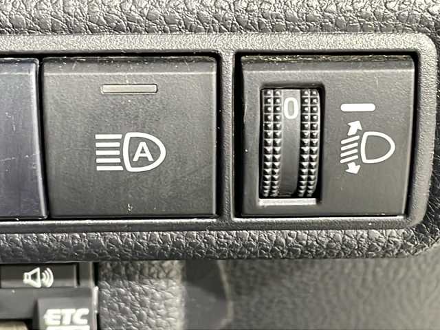 トヨタ カローラ スポーツ ハイブリッドG 沖縄県 2018(平30)年 3.8万km ホワイトパールクリスタルシャイン 禁煙車/県外仕入/純正8インチナビ/【フルセグTV/Bluetooth/CD/DVD】/トヨタセーフティセンス/・プリクラッシュセーフティ/・レーントレーシングアシスト/・オートマチッククルーズコントロール/・オートマチックハイビーム/ビルトインETC2.0/ドライブレコーダー/電動パーキングブレーキ/スマートキー/プッシュスタート