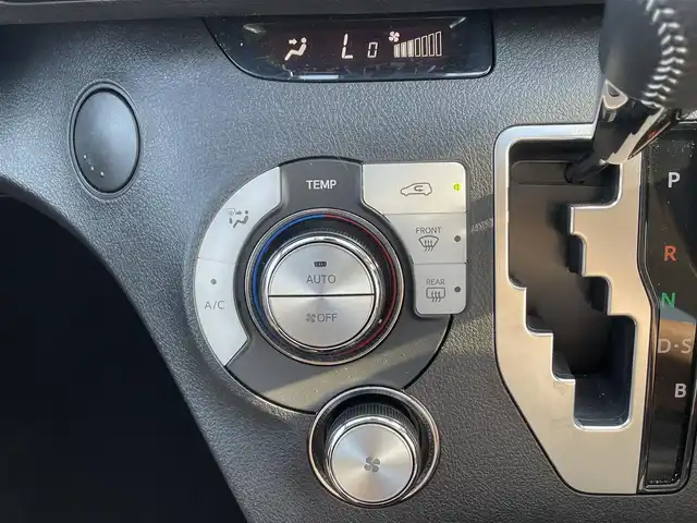 トヨタ シエンタ G クエロ 滋賀県 2019(令1)年 2.4万km ホワイトパールクリスタルシャイン 純正SDナビ/(CD フルセグTV Bluetooth)/バックカメラ/衝突軽減ブレーキ/車線逸脱警報/ドライブレコーダー/ETC/両側パワースライドドア/革巻きステアリング/ステアリングリモコン/プッシュスタート/スマートキー/純正フロアマット/電動格納ミラー/ウインカーミラー