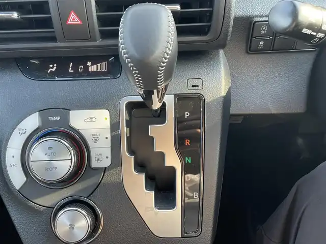 トヨタ シエンタ G クエロ 滋賀県 2019(令1)年 2.4万km ホワイトパールクリスタルシャイン 純正SDナビ/(CD フルセグTV Bluetooth)/バックカメラ/衝突軽減ブレーキ/車線逸脱警報/ドライブレコーダー/ETC/両側パワースライドドア/革巻きステアリング/ステアリングリモコン/プッシュスタート/スマートキー/純正フロアマット/電動格納ミラー/ウインカーミラー