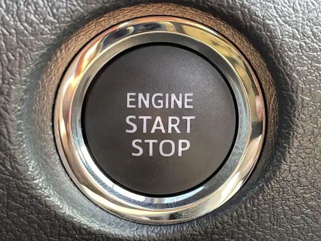 トヨタ シエンタ G クエロ 滋賀県 2019(令1)年 2.4万km ホワイトパールクリスタルシャイン 純正SDナビ/(CD フルセグTV Bluetooth)/バックカメラ/衝突軽減ブレーキ/車線逸脱警報/ドライブレコーダー/ETC/両側パワースライドドア/革巻きステアリング/ステアリングリモコン/プッシュスタート/スマートキー/純正フロアマット/電動格納ミラー/ウインカーミラー