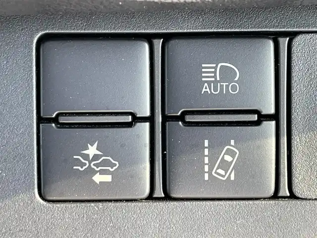 トヨタ シエンタ G クエロ 滋賀県 2019(令1)年 2.4万km ホワイトパールクリスタルシャイン 純正SDナビ/(CD フルセグTV Bluetooth)/バックカメラ/衝突軽減ブレーキ/車線逸脱警報/ドライブレコーダー/ETC/両側パワースライドドア/革巻きステアリング/ステアリングリモコン/プッシュスタート/スマートキー/純正フロアマット/電動格納ミラー/ウインカーミラー