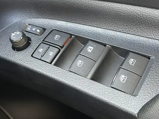 トヨタ シエンタ G クエロ 滋賀県 2019(令1)年 2.4万km ホワイトパールクリスタルシャイン 純正SDナビ/(CD フルセグTV Bluetooth)/バックカメラ/衝突軽減ブレーキ/車線逸脱警報/ドライブレコーダー/ETC/両側パワースライドドア/革巻きステアリング/ステアリングリモコン/プッシュスタート/スマートキー/純正フロアマット/電動格納ミラー/ウインカーミラー