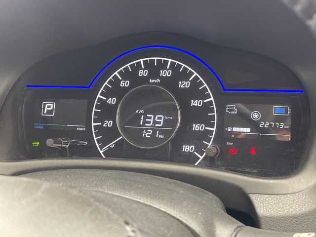 日産 ノート e－パワー メダリスト 沖縄県 2020(令2)年 2.3万km ブリリアントシルバー 社外ナビ(CN-B301B)　/Bluetooth/アラウンドビューモニター　/デジタルインナーミラー　/クルーズコントロール　/ハーフレザーシート/プッシュスタート　/スマートキー/スペアキー　/コーナーセンサー　/ＬＥＤヘッドライト　/オートライト/純正15インチアルミホイール/純正フロアマット/保証書/取扱説明書