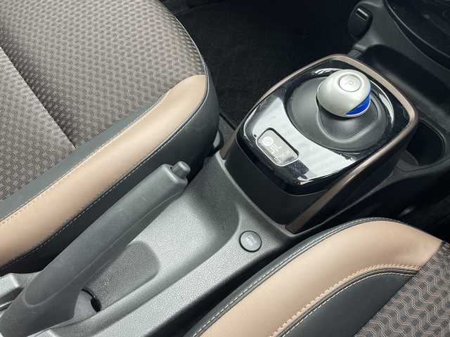 日産 ノート e－パワー メダリスト 沖縄県 2020(令2)年 2.3万km ブリリアントシルバー 社外ナビ(CN-B301B)　/Bluetooth/アラウンドビューモニター　/デジタルインナーミラー　/クルーズコントロール　/ハーフレザーシート/プッシュスタート　/スマートキー/スペアキー　/コーナーセンサー　/ＬＥＤヘッドライト　/オートライト/純正15インチアルミホイール/純正フロアマット/保証書/取扱説明書