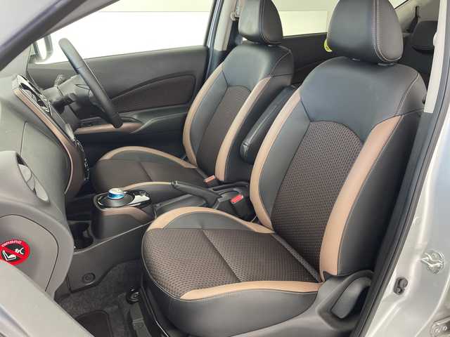 日産 ノート e－パワー メダリスト 沖縄県 2020(令2)年 2.3万km ブリリアントシルバー 社外ナビ(CN-B301B)　/Bluetooth/アラウンドビューモニター　/デジタルインナーミラー　/クルーズコントロール　/ハーフレザーシート/プッシュスタート　/スマートキー/スペアキー　/コーナーセンサー　/ＬＥＤヘッドライト　/オートライト/純正15インチアルミホイール/純正フロアマット/保証書/取扱説明書