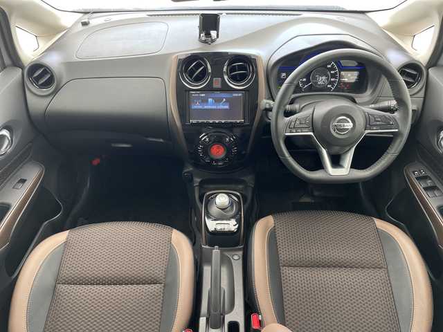 日産 ノート e－パワー メダリスト 沖縄県 2020(令2)年 2.3万km ブリリアントシルバー 社外ナビ(CN-B301B)　/Bluetooth/アラウンドビューモニター　/デジタルインナーミラー　/クルーズコントロール　/ハーフレザーシート/プッシュスタート　/スマートキー/スペアキー　/コーナーセンサー　/ＬＥＤヘッドライト　/オートライト/純正15インチアルミホイール/純正フロアマット/保証書/取扱説明書