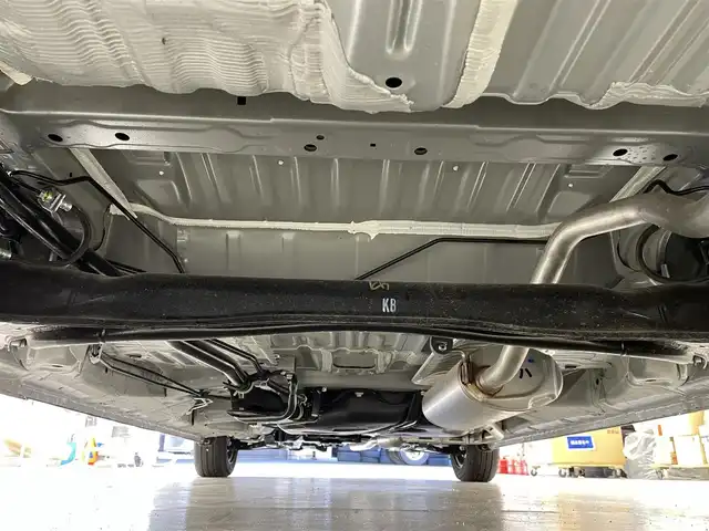 ホンダ Ｎ ＢＯＸ 滋賀県 2025(令7)年 0.1万km ルナシルバーM 9インチ純正ディスプレイオーディオ/・Bluetooth/USB/・Apple Car Play/Android Auto/ホンダセンシング/・衝突軽減ブレーキ（CMBS）/・誤発進抑制機能（前方・後方）/・歩行者事故低減ステアリング/・路外逸脱抑制機能/・車線維持支援システム（LKAS）/・トラフィックサイン認識機能/追従クルーズコントロール/シートヒーター/バックカメラ/両側パワースライドドア/オートハイビーム/LEDヘッドライト/アイドリングストップ/プッシュスタート/前後ドライブレコーダー/スマートキー/スペアキー