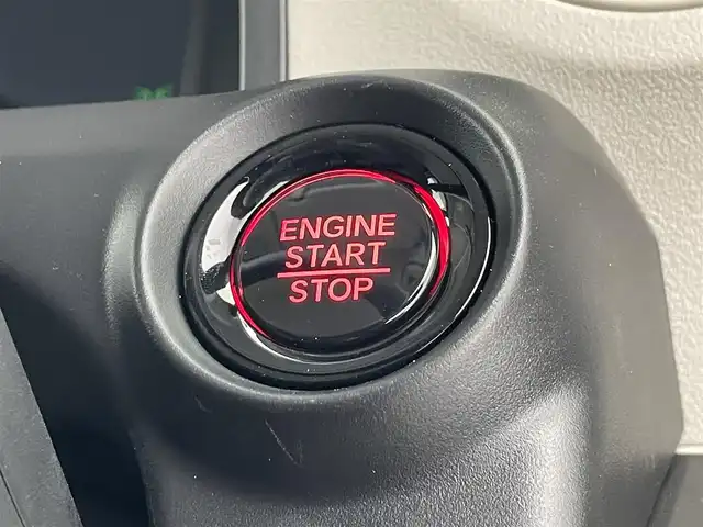 ホンダ Ｎ ＢＯＸ 滋賀県 2025(令7)年 0.1万km ルナシルバーM 9インチ純正ディスプレイオーディオ/・Bluetooth/USB/・Apple Car Play/Android Auto/ホンダセンシング/・衝突軽減ブレーキ（CMBS）/・誤発進抑制機能（前方・後方）/・歩行者事故低減ステアリング/・路外逸脱抑制機能/・車線維持支援システム（LKAS）/・トラフィックサイン認識機能/追従クルーズコントロール/シートヒーター/バックカメラ/両側パワースライドドア/オートハイビーム/LEDヘッドライト/アイドリングストップ/プッシュスタート/前後ドライブレコーダー/スマートキー/スペアキー