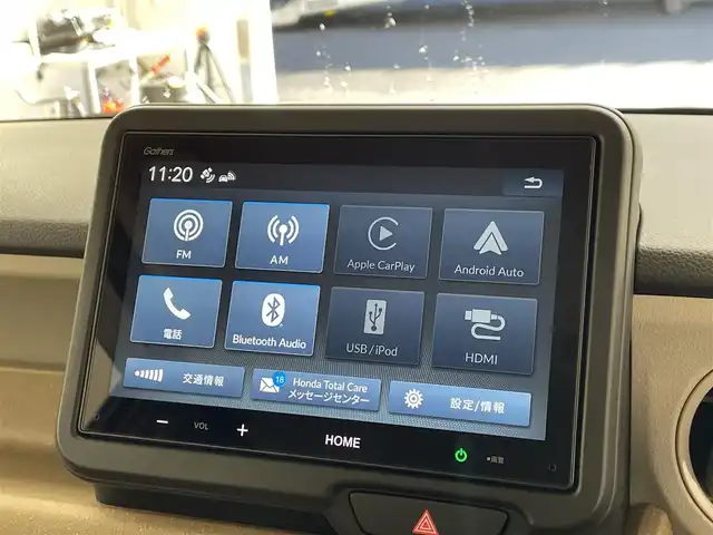 ホンダ Ｎ ＢＯＸ 滋賀県 2025(令7)年 0.1万km ルナシルバーM 9インチ純正ディスプレイオーディオ/・Bluetooth/USB/・Apple Car Play/Android Auto/ホンダセンシング/・衝突軽減ブレーキ（CMBS）/・誤発進抑制機能（前方・後方）/・歩行者事故低減ステアリング/・路外逸脱抑制機能/・車線維持支援システム（LKAS）/・トラフィックサイン認識機能/追従クルーズコントロール/シートヒーター/バックカメラ/両側パワースライドドア/オートハイビーム/LEDヘッドライト/アイドリングストップ/プッシュスタート/前後ドライブレコーダー/スマートキー/スペアキー