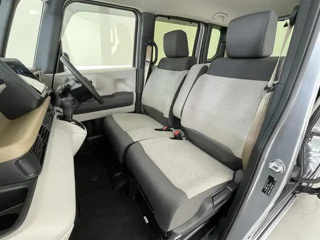 ホンダ Ｎ ＢＯＸ 滋賀県 2025(令7)年 0.1万km ルナシルバーM 9インチ純正ディスプレイオーディオ/・Bluetooth/USB/・Apple Car Play/Android Auto/ホンダセンシング/・衝突軽減ブレーキ（CMBS）/・誤発進抑制機能（前方・後方）/・歩行者事故低減ステアリング/・路外逸脱抑制機能/・車線維持支援システム（LKAS）/・トラフィックサイン認識機能/追従クルーズコントロール/シートヒーター/バックカメラ/両側パワースライドドア/オートハイビーム/LEDヘッドライト/アイドリングストップ/プッシュスタート/前後ドライブレコーダー/スマートキー/スペアキー