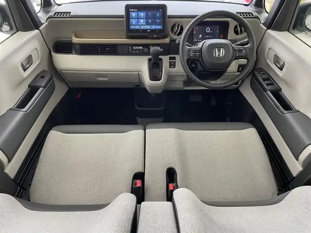 ホンダ Ｎ ＢＯＸ 滋賀県 2025(令7)年 0.1万km ルナシルバーM 9インチ純正ディスプレイオーディオ/・Bluetooth/USB/・Apple Car Play/Android Auto/ホンダセンシング/・衝突軽減ブレーキ（CMBS）/・誤発進抑制機能（前方・後方）/・歩行者事故低減ステアリング/・路外逸脱抑制機能/・車線維持支援システム（LKAS）/・トラフィックサイン認識機能/追従クルーズコントロール/シートヒーター/バックカメラ/両側パワースライドドア/オートハイビーム/LEDヘッドライト/アイドリングストップ/プッシュスタート/前後ドライブレコーダー/スマートキー/スペアキー