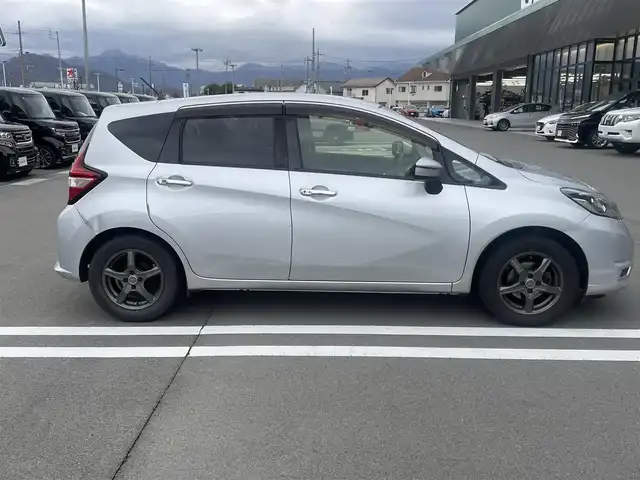 日産 ノート X 長野県 2018(平30)年 12.2万km ブリリアントシルバー 社外ナビ/ＣＤ・ＤＶＤ再生/フルセグＴＶ/エマージェンシーブレーキ/前後ドライブレコーダー/バックカメラ/アイドリングストップ/オートライト/スマートキー/ETC