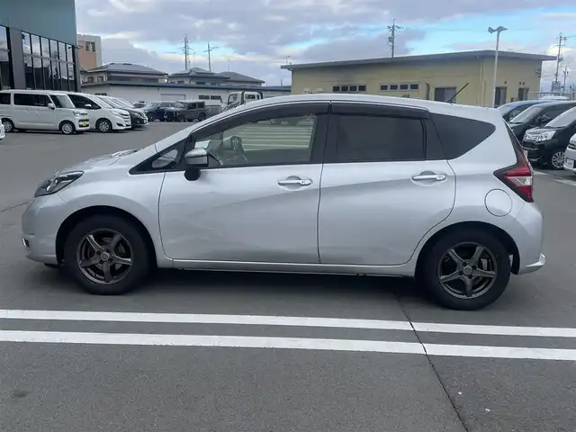 日産 ノート X 長野県 2018(平30)年 12.2万km ブリリアントシルバー 社外ナビ/ＣＤ・ＤＶＤ再生/フルセグＴＶ/エマージェンシーブレーキ/前後ドライブレコーダー/バックカメラ/アイドリングストップ/オートライト/スマートキー/ETC