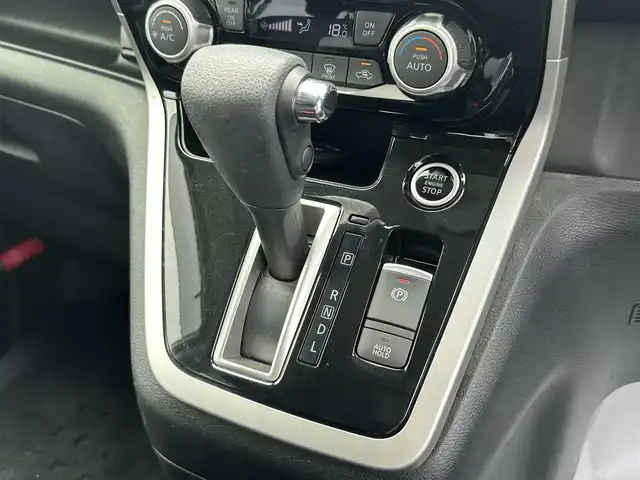 日産 セレナ ハイウェイスターVセレクションⅡ 群馬県 2019(平31)年 6.6万km ブリリアントホワイトパール プロパイロット/エマージェンシーブレーキ/車線逸脱防止支援/標識表示/クリアランスソナー/インテリジェントパーキングアシスト/純正9型SDナビゲーション【MM518D-L】/BT CD DVD Blu-ray SD フルセグTV/アラウンドビューモニター/純正フリップダウンモニター/ETC/前方ドライブレコーダー/両側パワースライドドア/革巻きステアリング/ステアリングリモコン/電子パーキング/AUTO HOLD機能/純正フロアマット/純正16インチアルミホイール/LEDヘッドライト/オートハイビーム