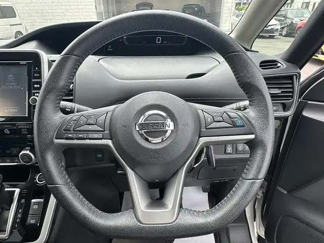 日産 セレナ ハイウェイスターVセレクションⅡ 群馬県 2019(平31)年 6.6万km ブリリアントホワイトパール プロパイロット/エマージェンシーブレーキ/車線逸脱防止支援/標識表示/クリアランスソナー/インテリジェントパーキングアシスト/純正9型SDナビゲーション【MM518D-L】/BT CD DVD Blu-ray SD フルセグTV/アラウンドビューモニター/純正フリップダウンモニター/ETC/前方ドライブレコーダー/両側パワースライドドア/革巻きステアリング/ステアリングリモコン/電子パーキング/AUTO HOLD機能/純正フロアマット/純正16インチアルミホイール/LEDヘッドライト/オートハイビーム