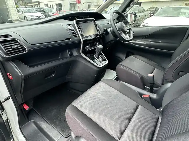 日産 セレナ ハイウェイスターVセレクションⅡ 群馬県 2019(平31)年 6.6万km ブリリアントホワイトパール プロパイロット/エマージェンシーブレーキ/車線逸脱防止支援/標識表示/クリアランスソナー/インテリジェントパーキングアシスト/純正9型SDナビゲーション【MM518D-L】/BT CD DVD Blu-ray SD フルセグTV/アラウンドビューモニター/純正フリップダウンモニター/ETC/前方ドライブレコーダー/両側パワースライドドア/革巻きステアリング/ステアリングリモコン/電子パーキング/AUTO HOLD機能/純正フロアマット/純正16インチアルミホイール/LEDヘッドライト/オートハイビーム
