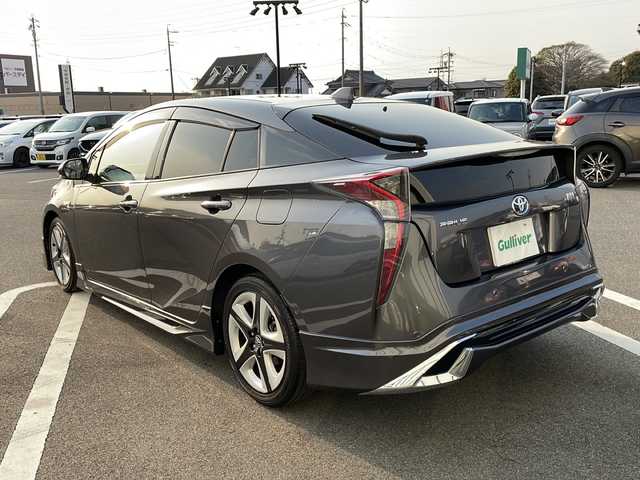 トヨタ プリウス A ツーリングセレクション 岐阜県 2016(平28)年 6.8万km グレーメタリック 純正ＳＤナビ　/ドライブレコーダー　/バックカメラ　/ＥＴＣ　/クルーズコントロール　/衝突軽減システム　/盗難防止装置　/前後コーナーセンサー　/レーンキープアシスト/パーキングアシスト/ＬＥＤヘッドライト　/オートハイビーム　/レザーシート　/プッシュスタート/純正17インチアルミホイール/純正フロアマット