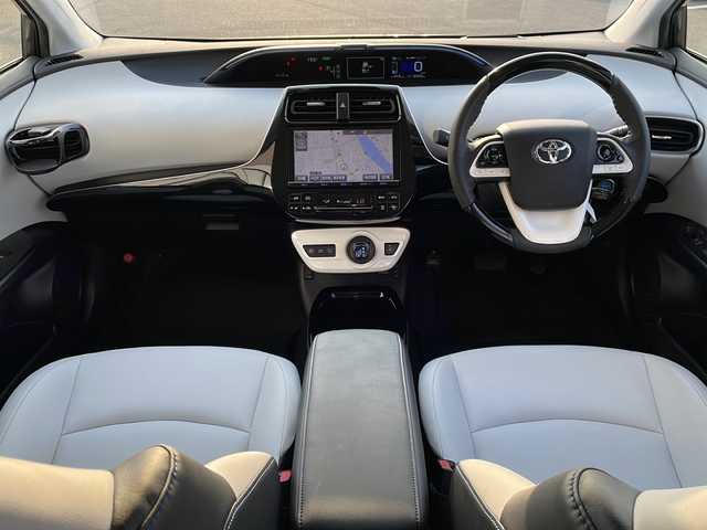 トヨタ プリウス A ツーリングセレクション 岐阜県 2016(平28)年 6.8万km グレーメタリック 純正ＳＤナビ　/ドライブレコーダー　/バックカメラ　/ＥＴＣ　/クルーズコントロール　/衝突軽減システム　/盗難防止装置　/前後コーナーセンサー　/レーンキープアシスト/パーキングアシスト/ＬＥＤヘッドライト　/オートハイビーム　/レザーシート　/プッシュスタート/純正17インチアルミホイール/純正フロアマット