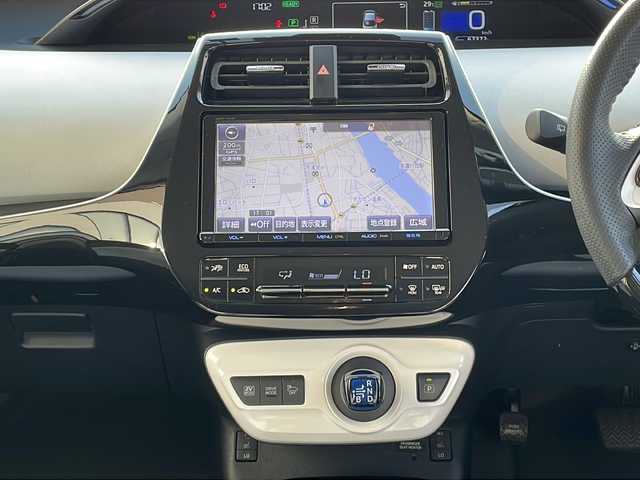 トヨタ プリウス A ツーリングセレクション 岐阜県 2016(平28)年 6.8万km グレーメタリック 純正ＳＤナビ　/ドライブレコーダー　/バックカメラ　/ＥＴＣ　/クルーズコントロール　/衝突軽減システム　/盗難防止装置　/前後コーナーセンサー　/レーンキープアシスト/パーキングアシスト/ＬＥＤヘッドライト　/オートハイビーム　/レザーシート　/プッシュスタート/純正17インチアルミホイール/純正フロアマット