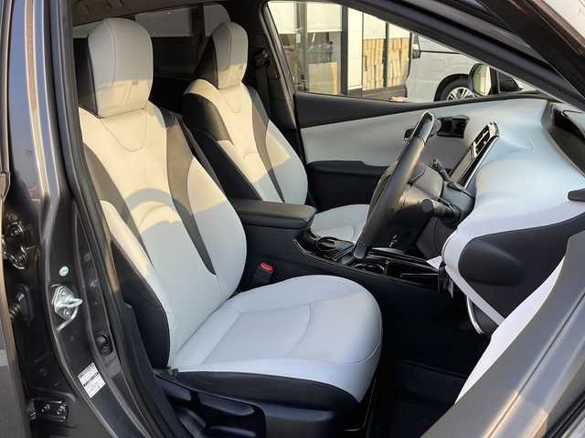 トヨタ プリウス A ツーリングセレクション 岐阜県 2016(平28)年 6.8万km グレーメタリック 純正ＳＤナビ　/ドライブレコーダー　/バックカメラ　/ＥＴＣ　/クルーズコントロール　/衝突軽減システム　/盗難防止装置　/前後コーナーセンサー　/レーンキープアシスト/パーキングアシスト/ＬＥＤヘッドライト　/オートハイビーム　/レザーシート　/プッシュスタート/純正17インチアルミホイール/純正フロアマット