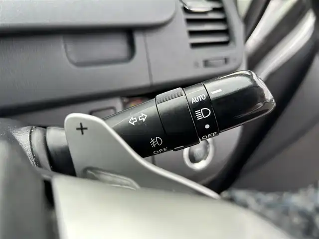 トヨタ ヴォクシー X サイドリフト 静岡県 2012(平24)年 7.7万km シルバーM 社外メモリナビ・フルセグTV/DVD/CD/USB/SD/Bluetooth/バックカメラ/左側パワースライド/純正16インチアルミホイール/HIDライト/ETC/スマートキー2個/プッシュスタート/サイドリフトアップシート/スローパー/取扱説明書