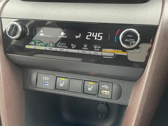 トヨタ ヤリスクロス Z 埼玉県 2023(令5)年 1.4万km ブラックマイカ /ワンオーナー//純正ディスプレイオーディオ//バックカメラ//アダプティブクルーズコントロール//ビルトインETC2.0//スマートキー×2//LEDヘッドライト//ハーフレザーシート//運転席パワーシート//前2席シートヒーター//ステアリングヒーター//パワーバックドア//PCS/LTA/BSM//RCTA/PKSB/RSA//クリアランスソナー//W.サイド.カーテンエアバッグ//ABS//横滑り防止装置//革巻きステアリング//オートライト//プライバシーガラス//純正18インチAW//新車時保証書//取扱説明書