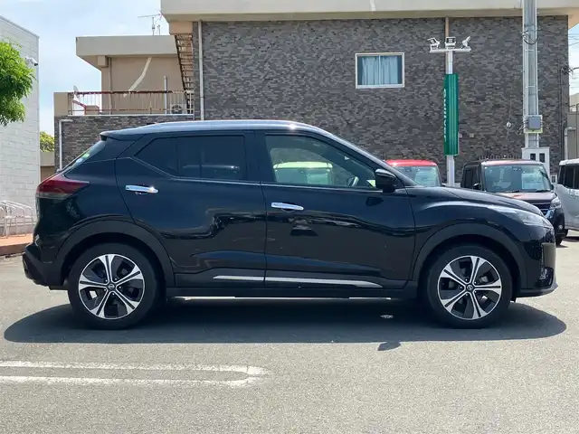 日産 キックス X 静岡県 2021(令3)年 3.6万km ピュアブラック エンジンスタートボタン/スマートキー/スペアキー１本/取扱説明書/パワーウィンドウ/パワーステアリング/クルーズコントロール/ETC/USB入力端子/バックカメラ/SDナビ/フロアマット/純正アルミホイール/ルーフレール/ABS/横滑り防止装置/コーナーセンサー前後/オートライト/LEDライト/Wプラスサイドエアバック/衝突軽減システム