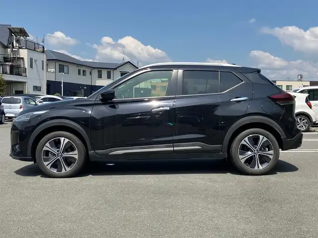 日産 キックス X 静岡県 2021(令3)年 3.6万km ピュアブラック エンジンスタートボタン/スマートキー/スペアキー１本/取扱説明書/パワーウィンドウ/パワーステアリング/クルーズコントロール/ETC/USB入力端子/バックカメラ/SDナビ/フロアマット/純正アルミホイール/ルーフレール/ABS/横滑り防止装置/コーナーセンサー前後/オートライト/LEDライト/Wプラスサイドエアバック/衝突軽減システム