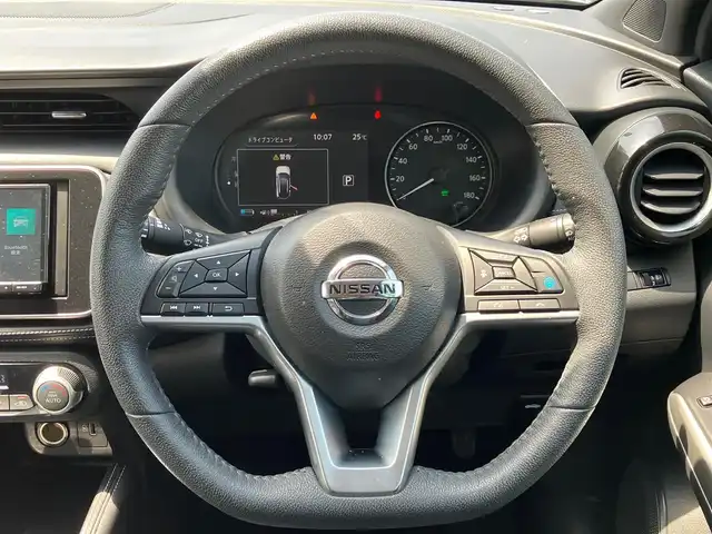 日産 キックス X 静岡県 2021(令3)年 3.6万km ピュアブラック エンジンスタートボタン/スマートキー/スペアキー１本/取扱説明書/パワーウィンドウ/パワーステアリング/クルーズコントロール/ETC/USB入力端子/バックカメラ/SDナビ/フロアマット/純正アルミホイール/ルーフレール/ABS/横滑り防止装置/コーナーセンサー前後/オートライト/LEDライト/Wプラスサイドエアバック/衝突軽減システム