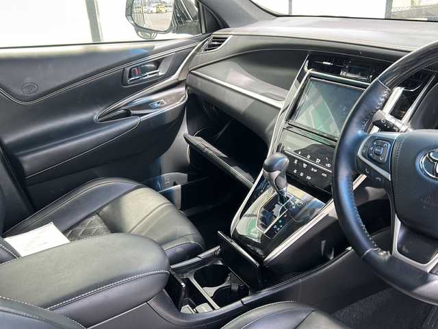トヨタ ハリアー ハイブリッド プレミアム 山形県 2020(令2)年 7.8万km ホワイトパールクリスタルシャイン トヨタセーフティセンス/４WD/純正SDナビ/（CD/AM/FM/TV/SD/BT）/レーダークルーズコントロール/ETC/バックカメラ/純正ドラレコ/純正フロアマット/純正AW　R18/パワーシート/ハーフレザーシート/寒冷地仕様/フロントワイパーデアイサー/電子パーキング/ブレーキホールド/パワーバックドア/オートマチックハイビーム/LEDヘッドライト/フォグランプ