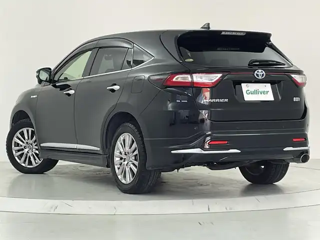 トヨタ ハリアー ハイブリッド プレミアム 大阪府 2019(平31)年 6.2万km ブラック トヨタセーフティセンス/　・プリクラッシュセーフティ　PCS/　・レーントレーシングアシスト　LTA/　・レーダークルーズコントロール　ACC/　・アダプティブドライビングビーム/純正SDナビ/　フルセグ/CD/DVD/SD/USB/Bluetooth/4WD/モデリスタエアロ/バックカメラ/三眼LEDオートライト/フォグランプ/オートマチックハイビーム/ハーフレザーシート/運転席パワーシート/電動リアゲート/純正エンジンスターター/カードキー/ステアリングスイッチ/ビルトインETC2.0