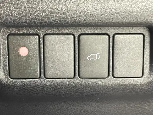 トヨタ ハリアー ハイブリッド プレミアム 大阪府 2019(平31)年 6.2万km ブラック トヨタセーフティセンス/　・プリクラッシュセーフティ　PCS/　・レーントレーシングアシスト　LTA/　・レーダークルーズコントロール　ACC/　・アダプティブドライビングビーム/純正SDナビ/　フルセグ/CD/DVD/SD/USB/Bluetooth/4WD/モデリスタエアロ/バックカメラ/三眼LEDオートライト/フォグランプ/オートマチックハイビーム/ハーフレザーシート/運転席パワーシート/電動リアゲート/純正エンジンスターター/カードキー/ステアリングスイッチ/ビルトインETC2.0