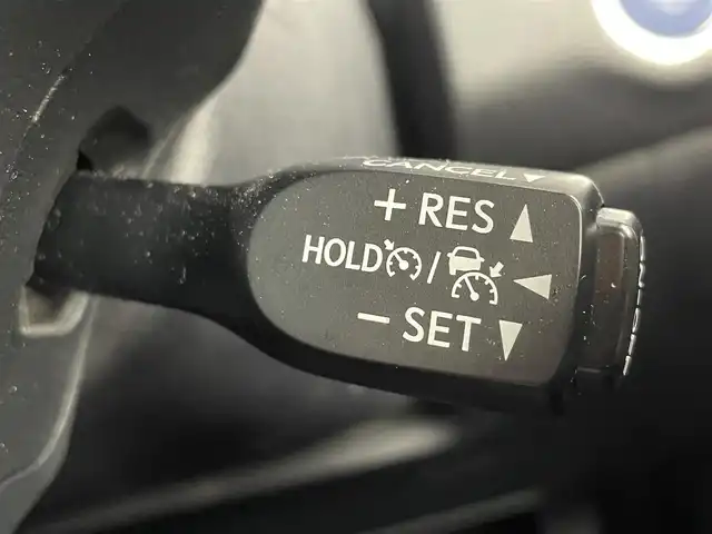 トヨタ ハリアー ハイブリッド プレミアム 大阪府 2019(平31)年 6.2万km ブラック トヨタセーフティセンス/　・プリクラッシュセーフティ　PCS/　・レーントレーシングアシスト　LTA/　・レーダークルーズコントロール　ACC/　・アダプティブドライビングビーム/純正SDナビ/　フルセグ/CD/DVD/SD/USB/Bluetooth/4WD/モデリスタエアロ/バックカメラ/三眼LEDオートライト/フォグランプ/オートマチックハイビーム/ハーフレザーシート/運転席パワーシート/電動リアゲート/純正エンジンスターター/カードキー/ステアリングスイッチ/ビルトインETC2.0