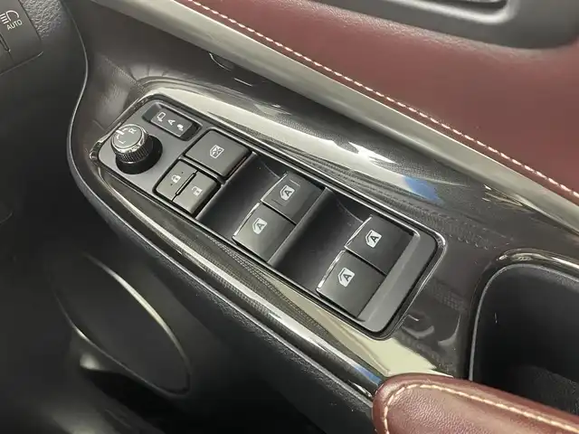 トヨタ ハリアー ハイブリッド プレミアム 大阪府 2019(平31)年 6.2万km ブラック トヨタセーフティセンス/　・プリクラッシュセーフティ　PCS/　・レーントレーシングアシスト　LTA/　・レーダークルーズコントロール　ACC/　・アダプティブドライビングビーム/純正SDナビ/　フルセグ/CD/DVD/SD/USB/Bluetooth/4WD/モデリスタエアロ/バックカメラ/三眼LEDオートライト/フォグランプ/オートマチックハイビーム/ハーフレザーシート/運転席パワーシート/電動リアゲート/純正エンジンスターター/カードキー/ステアリングスイッチ/ビルトインETC2.0