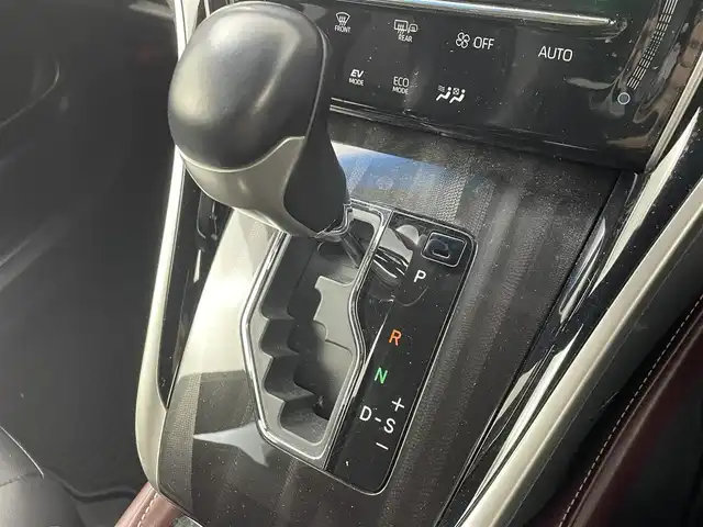 トヨタ ハリアー ハイブリッド プレミアム 大阪府 2019(平31)年 6.2万km ブラック トヨタセーフティセンス/　・プリクラッシュセーフティ　PCS/　・レーントレーシングアシスト　LTA/　・レーダークルーズコントロール　ACC/　・アダプティブドライビングビーム/純正SDナビ/　フルセグ/CD/DVD/SD/USB/Bluetooth/4WD/モデリスタエアロ/バックカメラ/三眼LEDオートライト/フォグランプ/オートマチックハイビーム/ハーフレザーシート/運転席パワーシート/電動リアゲート/純正エンジンスターター/カードキー/ステアリングスイッチ/ビルトインETC2.0