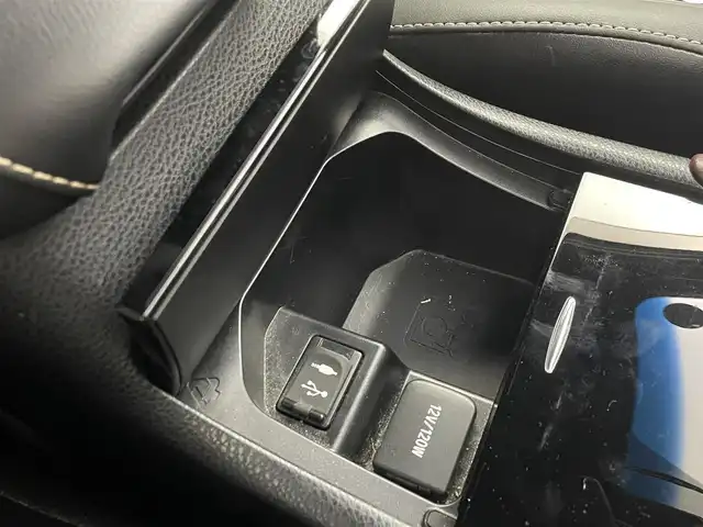 トヨタ ハリアー ハイブリッド プレミアム 大阪府 2019(平31)年 6.2万km ブラック トヨタセーフティセンス/　・プリクラッシュセーフティ　PCS/　・レーントレーシングアシスト　LTA/　・レーダークルーズコントロール　ACC/　・アダプティブドライビングビーム/純正SDナビ/　フルセグ/CD/DVD/SD/USB/Bluetooth/4WD/モデリスタエアロ/バックカメラ/三眼LEDオートライト/フォグランプ/オートマチックハイビーム/ハーフレザーシート/運転席パワーシート/電動リアゲート/純正エンジンスターター/カードキー/ステアリングスイッチ/ビルトインETC2.0