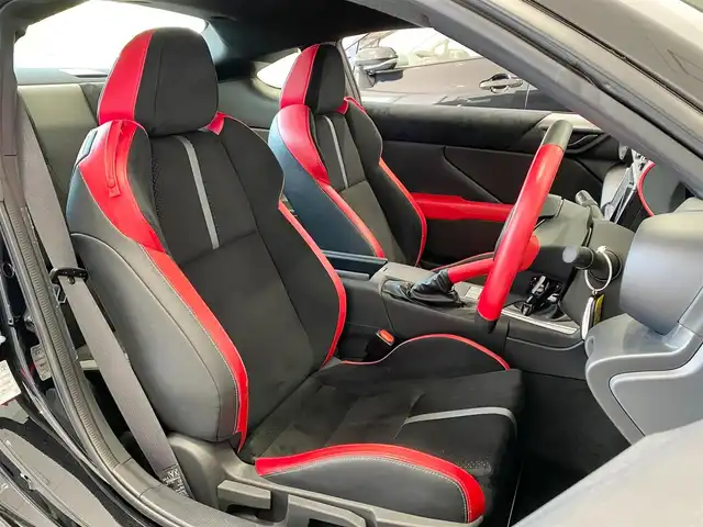 トヨタ ＧＲ８６ RZ 岐阜県 2022(令4)年 0.4万km クリスタルブラックシリカ クルーズコントロール/パナソニックナビ/ワンセグテレビ/横滑り防止装置/アルミペダル/本革巻きステアリング/ハーフレザーシート/前席シートヒーター/LEDヘッドライト/オートライト/横滑り防止装置/純正18インチAW/ETC/グレッディフロアマット/プッシュスタート