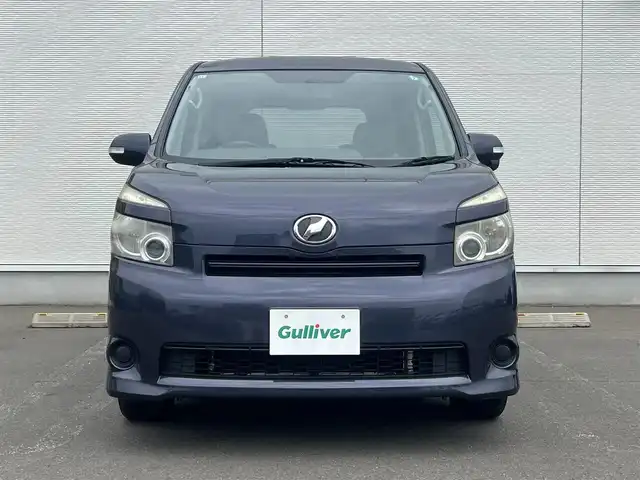 トヨタ ヴォクシー X Lエディション 秋田県 2007(平19)年 17.9万km ダークバイオレットマイカメタリック 社外ナビ/４WD/両側パワスラ/社外アルミ/スマートキー/アイドリングストップ/プッシュスタート/フリップダウンモニター/センターデフロック/MTモード付AT/ETC/純正フロアマット/純正ドアバイザー/オートエアコン/パワーステアリング/パワーウィンドウ/電動格納ウィンカーミラー/保証書/取扱説明書/記録簿