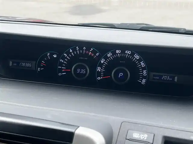 トヨタ ヴォクシー X Lエディション 秋田県 2007(平19)年 17.9万km ダークバイオレットマイカメタリック 社外ナビ/４WD/両側パワスラ/社外アルミ/スマートキー/アイドリングストップ/プッシュスタート/フリップダウンモニター/センターデフロック/MTモード付AT/ETC/純正フロアマット/純正ドアバイザー/オートエアコン/パワーステアリング/パワーウィンドウ/電動格納ウィンカーミラー/保証書/取扱説明書/記録簿