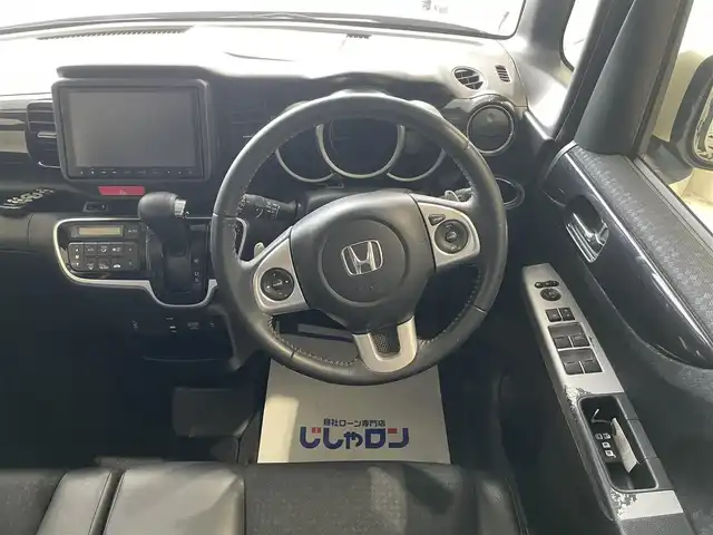 ホンダ Ｎ ＢＯＸ カスタム G ターボ Lパッケージ 岩手県 2015(平27)年 11.4万km プレミアムホワイトパールⅡ (株)IDOMが運営する【じしゃロン盛岡店】の自社ローン専用車両になりますこちらは現金またはオートローンご利用時の価格です。自社ローンご希望の方は別途その旨お申付け下さい/純正８インチメモリナビ/AM/FM/CD/DVD/SD/USB/BT/フルセグTV/バックカメラ/ETC/CTBA/両側PWスライドドア/社外フリップダウンモニタ/クルーズコントロール/ハーフレザーシート/前席シートヒーター/カーテンエアバック/純正15インチAW/ドアバイザー/フロアマット/プッシュスタート/スマートキー/スペアキーあり/取扱説明書