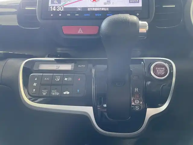 ホンダ Ｎ ＢＯＸ カスタム G ターボ Lパッケージ 岩手県 2015(平27)年 11.4万km プレミアムホワイトパールⅡ (株)IDOMが運営する【じしゃロン盛岡店】の自社ローン専用車両になりますこちらは現金またはオートローンご利用時の価格です。自社ローンご希望の方は別途その旨お申付け下さい/純正８インチメモリナビ/AM/FM/CD/DVD/SD/USB/BT/フルセグTV/バックカメラ/ETC/CTBA/両側PWスライドドア/社外フリップダウンモニタ/クルーズコントロール/ハーフレザーシート/前席シートヒーター/カーテンエアバック/純正15インチAW/ドアバイザー/フロアマット/プッシュスタート/スマートキー/スペアキーあり/取扱説明書