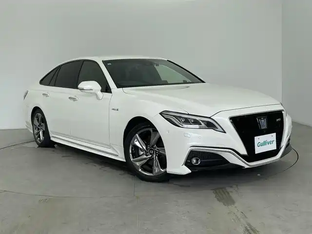 トヨタ クラウン ハイブリッド RS アドバンス 富山県 2018(平30)年 5.4万km ホワイトパールクリスタルシャイン 純正ナビ（AM/FM/CD/DVD/AUX/SD/USB/BT）/フルセグTV/アラウンドビューモニター/ヘッドアップディスプレイ/プリクラッシュセーフティ/レーダークルーズコントロール/レーンキープアシスト/LEDヘッドライト/オートマチックハイビーム/コーナーセンサー前後/ビルトインETC2.0/デジタルインナーミラー/ドライブレコーダー/パドルシフト/レザーシート/シートベンチレーション/ステアリングヒーター/スマートキー×２/プッシュスタート/保証書
