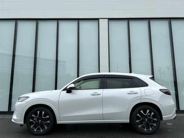 ホンダ ＺＲ－Ｖ ハイブリッド e:HEV Z 大阪府 2023(令5)年 0.8万km プラチナホワイトパール 純正９インチナビ/   フルセグTV/Bluetooth/USB/全方位モニター/衝突軽減ブレーキ/横滑り防止装置/コーナーセンサー/レザーシート/前席シートヒーター/レーダークルーズコントロール/レーンキープアシスト/パドルシフト/電動リアゲート/パワーシート（運転席のみメモリー付き）/ワイヤレス充電/ステアリングヒーター/ダウンヒルアシストコントロール/前後ドライブレコーダー/オートマチックハイビーム/純正18インチアルミホイール/純正フロアマット/プッシュスタート/スマートキー/ＥＴＣ/ＬＥＤ/禁煙車